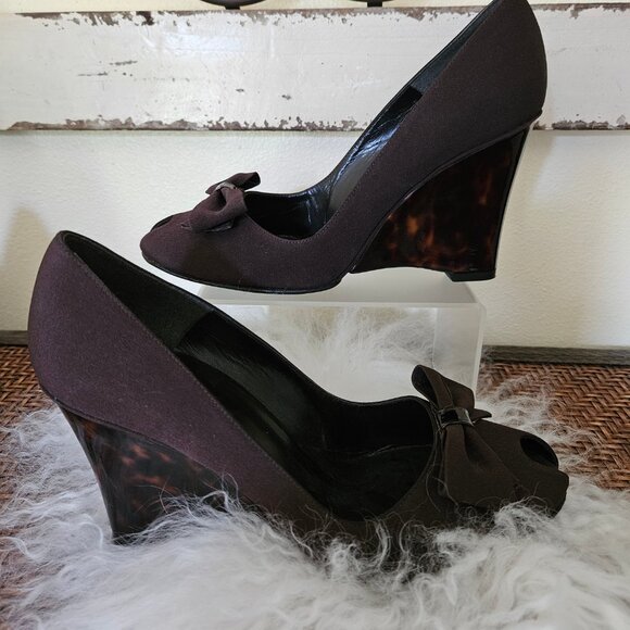 Stuart Weitzman -Women`s Brown Satin Bow PeepToe Wedge Heel Shoe Pump size 7.5 - Picture 3 of 6
